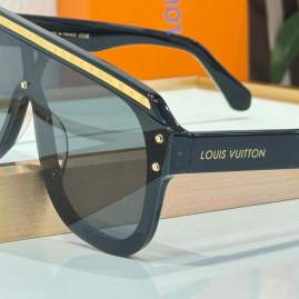 Picture of Louis Vuitton Sunglasses _SKUfw76250352fw
